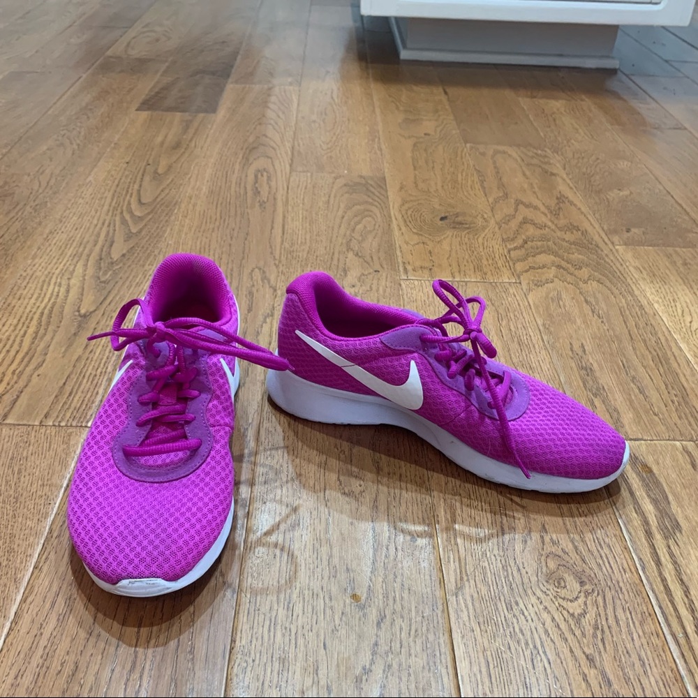 Purple Nike tennis shoes - Picture 5 of 6